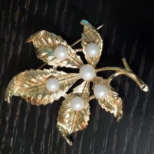 Vintage Leaf Faux Pearl Brooch
